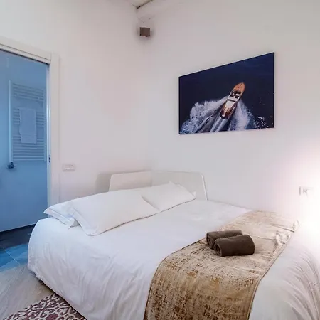 Love- By Myhomeincomo * Como