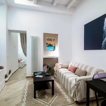 Love- By Myhomeincomo Apartman