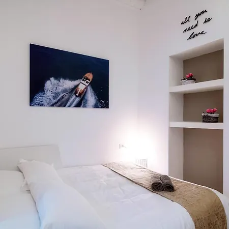 Love- By Myhomeincomo Apartman