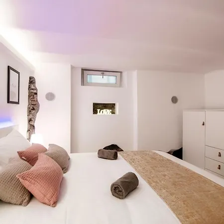 Love- By Myhomeincomo Como