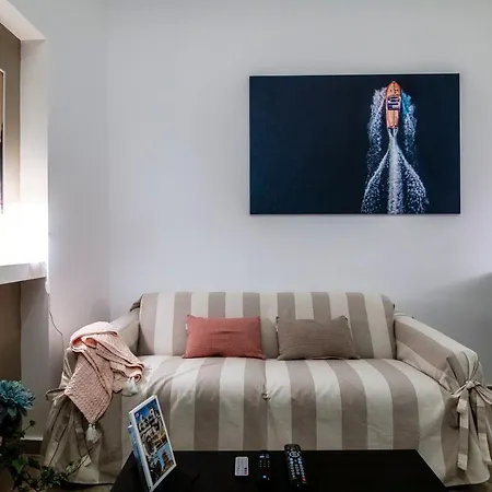 Love- By Myhomeincomo Apartment Como